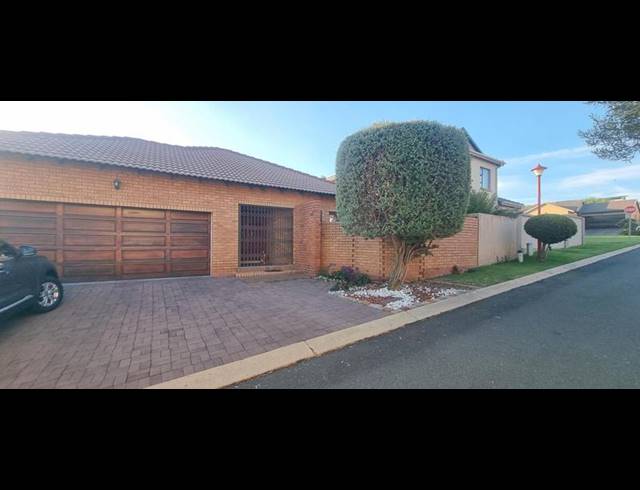 4 BEDROOM HOUSE FOR SALE IN AMBERFIELD